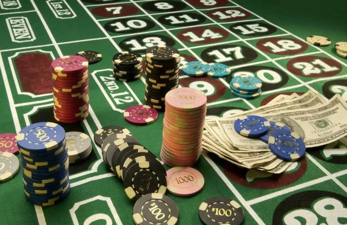 Người dùng Việt Nam chơi slot online và live casino trên điện thoại